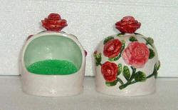 A Rose Bouquet scrub holder A Rose Bouquet scrub holder